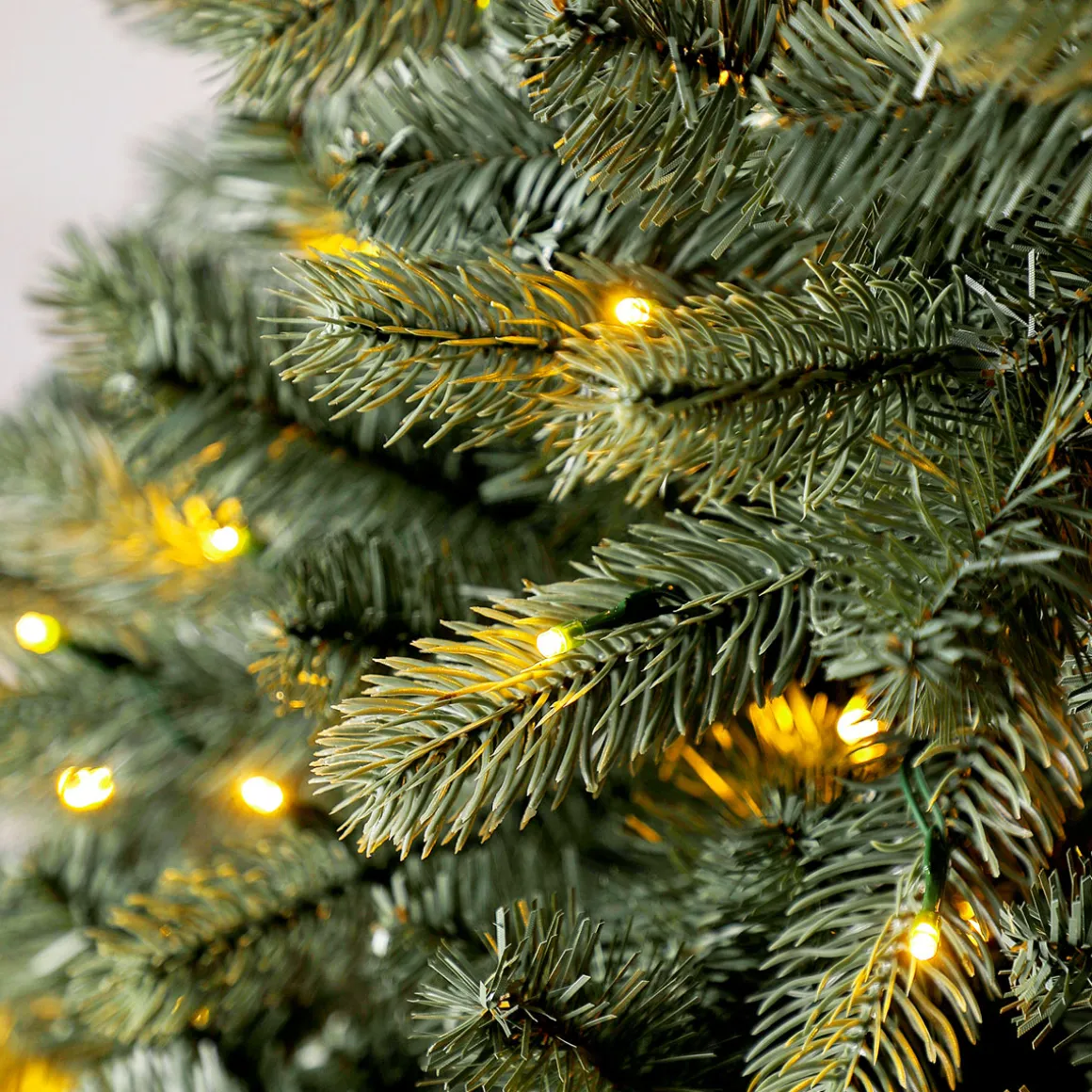 Evergreen Künstlicher Weihnachtsbaum Vermont Fichte inkl. LEDs 129x180cm Grün