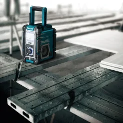 Makita Akku-Baustellenradio DMR112 mit DAB+ und Bluetooth
