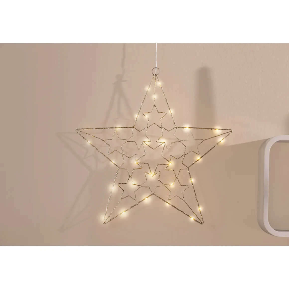 Metallstern 30 LEDs hängend batteriebetrieben AA gold 18 cm